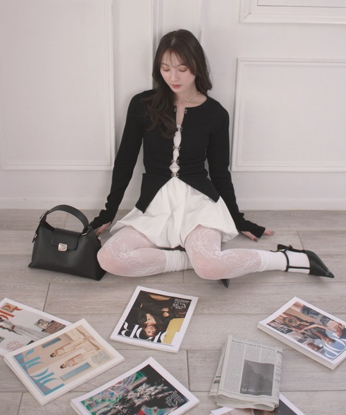 Reurie'(レウリィ)の「オリジナルホックデザインカーディガン / 長袖 シルバーパーツ レイヤード 体型カバー モード カジュアル フェミニン(カーディガン/ボレロ・レディース・ブラック/チャコールグレー/ベージュ・FREE)」の4枚目の写真