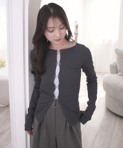 Reurie'(レウリィ)の「オリジナルホックデザインカーディガン / 長袖 シルバーパーツ レイヤード 体型カバー モード カジュアル フェミニン(カーディガン/ボレロ・レディース・ブラック/チャコールグレー/ベージュ・FREE)」の6枚目の写真