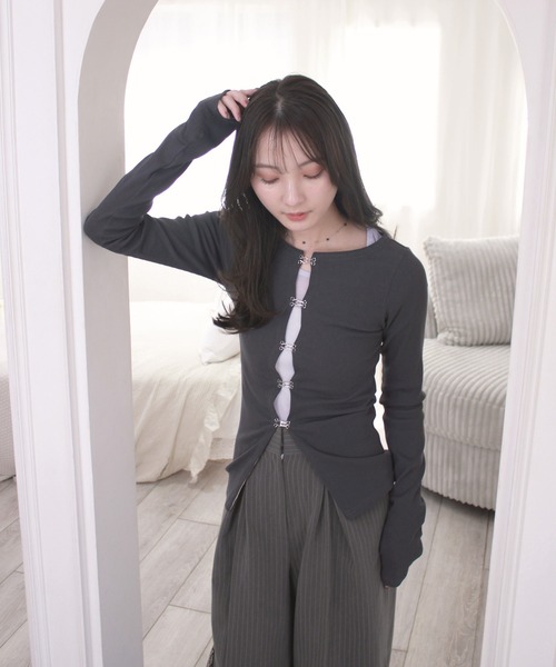 Reurie'(レウリィ)の「オリジナルホックデザインカーディガン / 長袖 シルバーパーツ レイヤード 体型カバー モード カジュアル フェミニン(カーディガン/ボレロ・レディース・ブラック/チャコールグレー/ベージュ・FREE)」の19枚目の写真