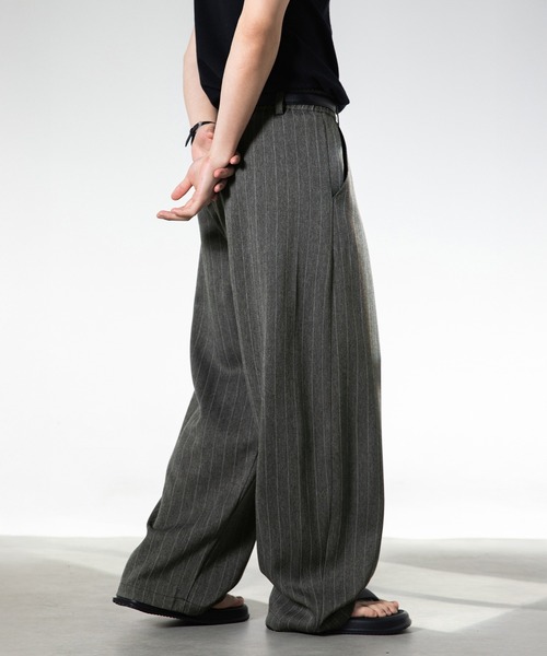 CORPUS TOKYO（コーパス トーキョー）の「タックワイドストライプトラウザー（スラックス・メンズ・グレー/ブラック・4/3/2/1）」の11枚目の写真