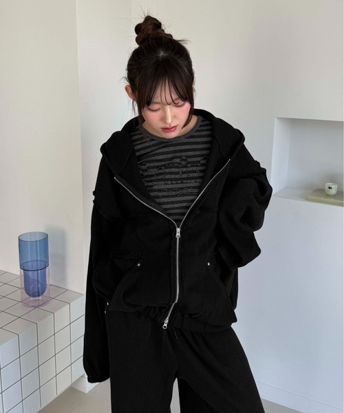sedacle(セダクル)の「星スタッズサーマル切り替えパーカー(パーカー・メンズ・グレー/ブラック・SMALL/MEDIUM/LARGE)」の2枚目の写真