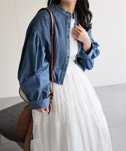 ap retro(アプレトロ)の「【India Fabric】ピンタックデニム シャツブルゾン / ショート丈(シャツ/ブラウス・レディース・ダークブルー/ライトブルー/ブルー・LARGE/MEDIUM)」の4枚目の写真