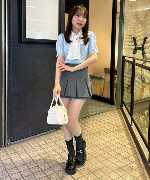 continuer de NICE CLAUP(コンティニューデナイスクラップ)の「リボンタイケーブル半袖ニット(ニット/セーター・レディース・アイボリー/ネイビー/トップグレー/サックスブルー・FREE)」の15枚目の写真