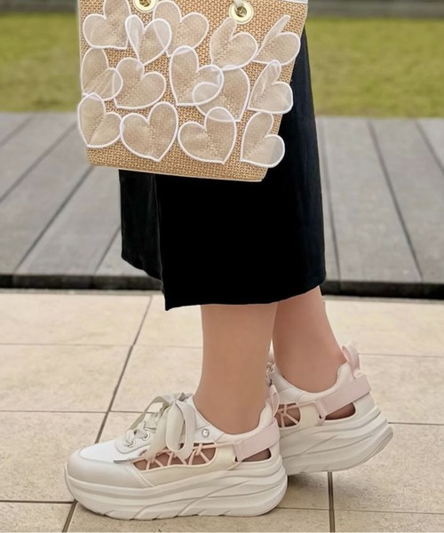 +diana(プラスダイアナ)の「スポサンスニーカー(スニーカー・レディース・ブラック/アイボリー・22.0cm/22.5cm/23.0cm/23.5cm/24.0cm/25.0cm/25.5cm/21.5cm/24.5cm)」の14枚目の写真