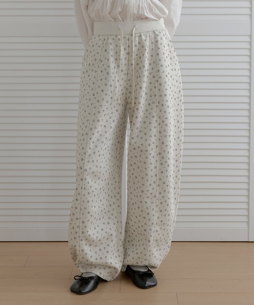 UNE MANSION(ユヌマンション)の「【2026SS新作アイテム】【ストレスフリーウエストゴム仕様】バックポイントポケットラブリーリブフラワーストリングワイドバルーンパンツ(その他パンツ・レディース・ネイビー/アイボリー・FREE)」の10枚目の写真