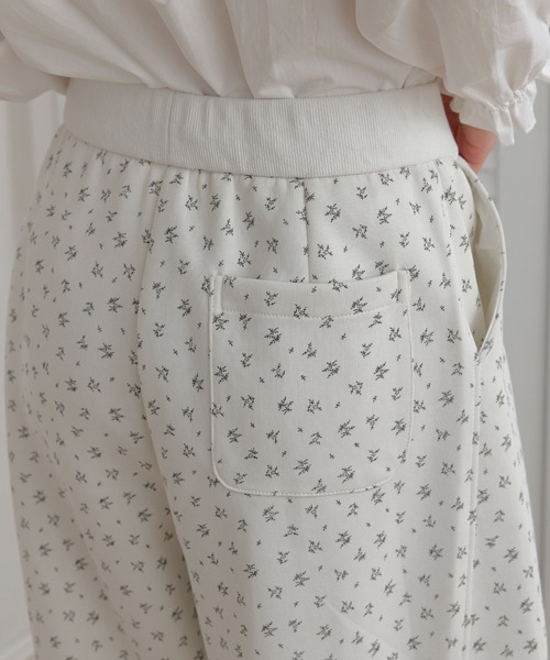 UNE MANSION(ユヌマンション)の「【2026SS新作アイテム】【ストレスフリーウエストゴム仕様】バックポイントポケットラブリーリブフラワーストリングワイドバルーンパンツ(その他パンツ・レディース・ネイビー/アイボリー・FREE)」の15枚目の写真