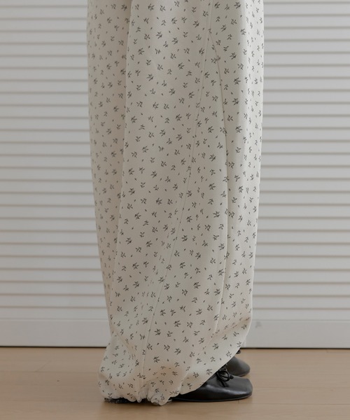 UNE MANSION(ユヌマンション)の「【2026SS新作アイテム】【ストレスフリーウエストゴム仕様】バックポイントポケットラブリーリブフラワーストリングワイドバルーンパンツ(その他パンツ・レディース・ネイビー/アイボリー・FREE)」の16枚目の写真