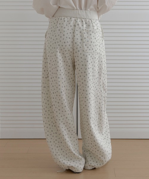 UNE MANSION(ユヌマンション)の「【2026SS新作アイテム】【ストレスフリーウエストゴム仕様】バックポイントポケットラブリーリブフラワーストリングワイドバルーンパンツ(その他パンツ・レディース・ネイビー/アイボリー・FREE)」の18枚目の写真