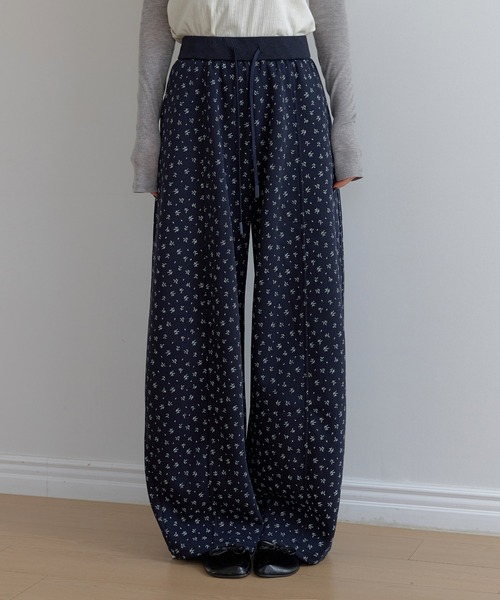 UNE MANSION(ユヌマンション)の「【2026SS新作アイテム】【ストレスフリーウエストゴム仕様】バックポイントポケットラブリーリブフラワーストリングワイドバルーンパンツ(その他パンツ・レディース・ネイビー/アイボリー・FREE)」の19枚目の写真