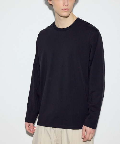 AZUL by moussy（アズールバイマウジー）の「スムースタッチ長袖トップス（Tシャツ/カットソー・メンズ・ブラック/ホワイト/ライトブラック・SMALL/MEDIUM/LARGE）」の2枚目の写真