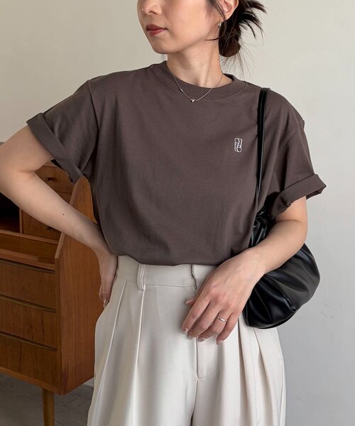 CAPRICIEUX LE'MAGE（カプリシューレマージュ）の「【全8色/サイズ展開あり】LE'MAGE1ポイントTシャツ（Tシャツ/カットソー・レディース・ブルー/ピンク/ライトグレー/チャコールグレー/ブラック/ベージュ/ブラウン/ホワイト・SMALL/MEDIUM）」の5枚目の写真