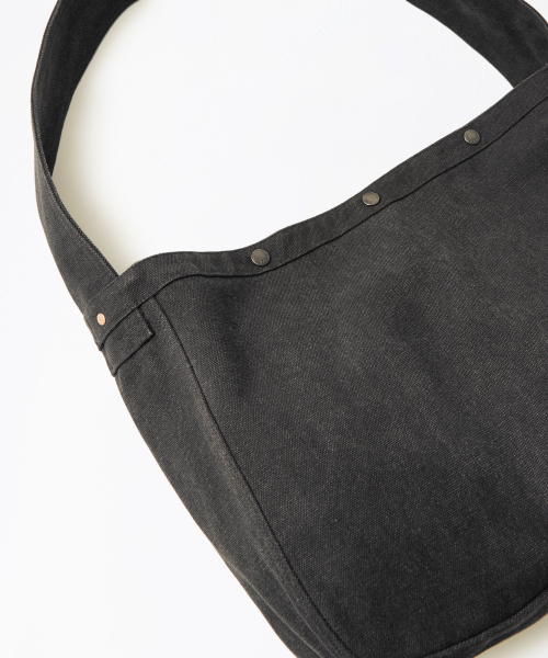 OUTSTANDING(アウトスタンディング)の「NEWSPAPER BAG_BLACK(メッセンジャーバッグ・メンズ・その他・FREE)」の3枚目の写真