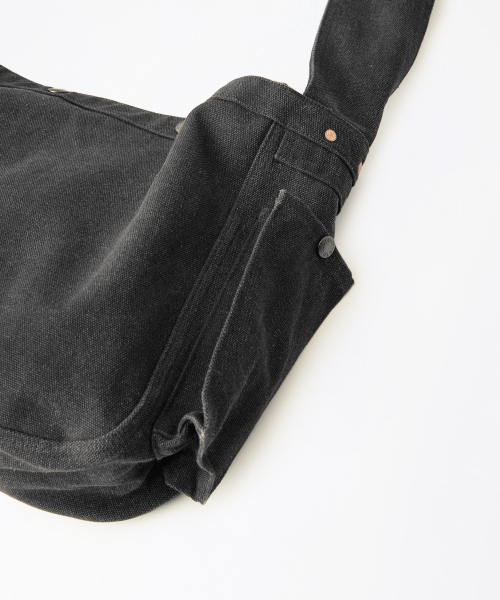 OUTSTANDING(アウトスタンディング)の「NEWSPAPER BAG_BLACK(メッセンジャーバッグ・メンズ・その他・FREE)」の4枚目の写真