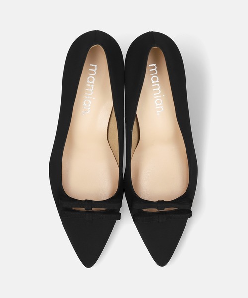 MAMIAN(マミアン)の「ポインテッドトゥ ダブルリボン サテンパンプス (7.0cmヒール)(パンプス・レディース・ブラック/グレイッシュベージュ・24.0cm/23.5cm/23.0cm/22.5cm/24.5cm)」の6枚目の写真