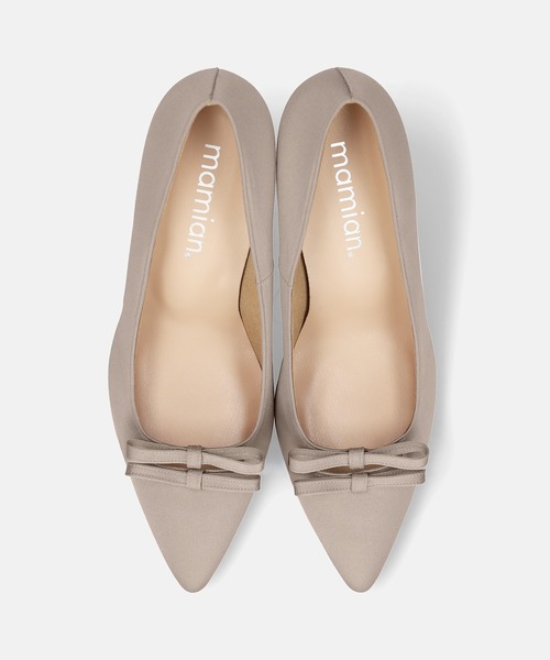 MAMIAN(マミアン)の「ポインテッドトゥ ダブルリボン サテンパンプス (7.0cmヒール)(パンプス・レディース・ブラック/グレイッシュベージュ・24.0cm/23.5cm/23.0cm/22.5cm/24.5cm)」の11枚目の写真