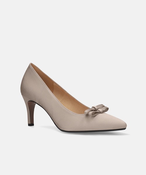 MAMIAN(マミアン)の「ポインテッドトゥ ダブルリボン サテンパンプス (7.0cmヒール)(パンプス・レディース・ブラック/グレイッシュベージュ・24.0cm/23.5cm/23.0cm/22.5cm/24.5cm)」の12枚目の写真