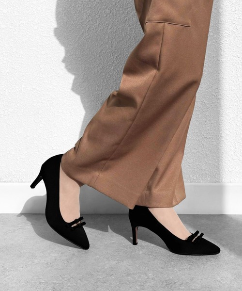 MAMIAN(マミアン)の「ポインテッドトゥ ダブルリボン サテンパンプス (7.0cmヒール)(パンプス・レディース・ブラック/グレイッシュベージュ・24.0cm/23.5cm/23.0cm/22.5cm/24.5cm)」の15枚目の写真