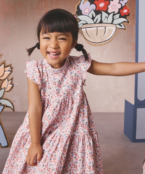 Cath Kidston(キャスキッドソン)の「キッズ ティアード ワンピース Pearly Queen Ditsy(ワンピース・キッズ・ピンク・122/110/98)」の1枚目の写真