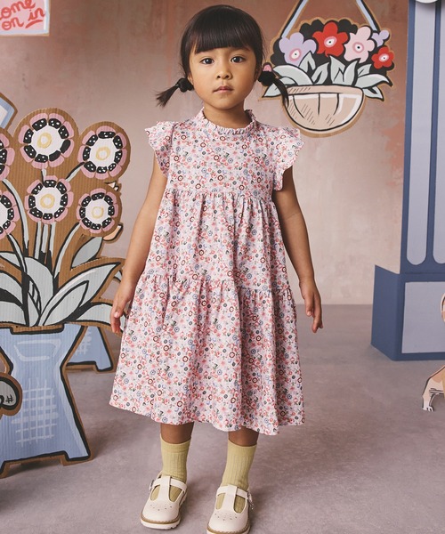 Cath Kidston(キャスキッドソン)の「キッズ ティアード ワンピース Pearly Queen Ditsy(ワンピース・キッズ・ピンク・122/110/98)」の2枚目の写真