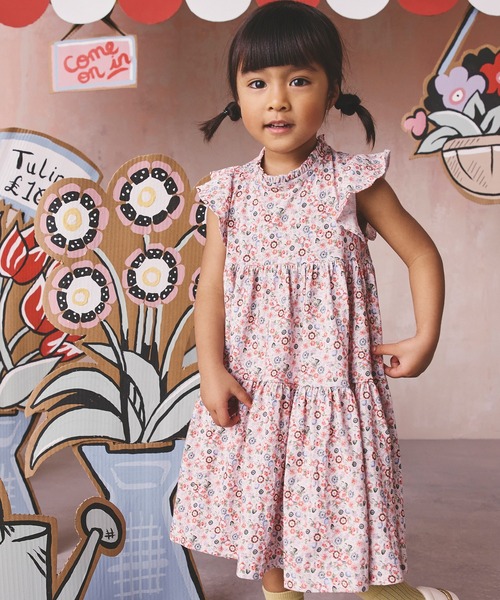 Cath Kidston(キャスキッドソン)の「キッズ ティアード ワンピース Pearly Queen Ditsy(ワンピース・キッズ・ピンク・122/110/98)」の3枚目の写真