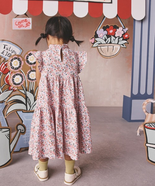 Cath Kidston(キャスキッドソン)の「キッズ ティアード ワンピース Pearly Queen Ditsy(ワンピース・キッズ・ピンク・122/110/98)」の5枚目の写真