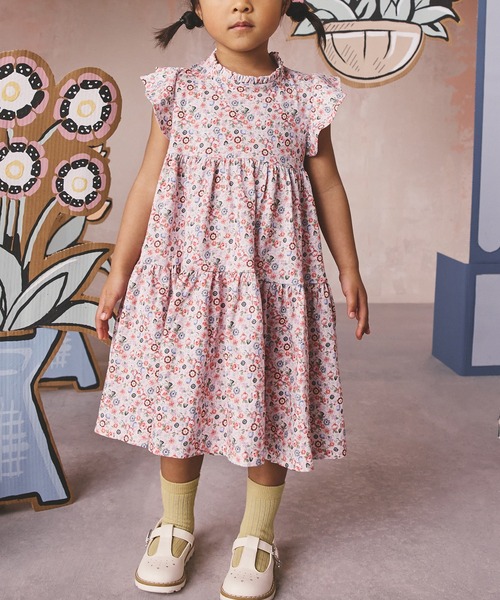 Cath Kidston(キャスキッドソン)の「キッズ ティアード ワンピース Pearly Queen Ditsy(ワンピース・キッズ・ピンク・122/110/98)」の6枚目の写真