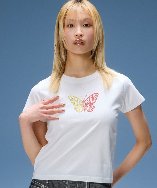 X-girl(エックスガール)の「GRADIENT GLITTER BUTTERFLY S/S BABY TEE(Tシャツ/カットソー・レディース・ブラック/オリーブ/ホワイト・S/M)」の4枚目の写真