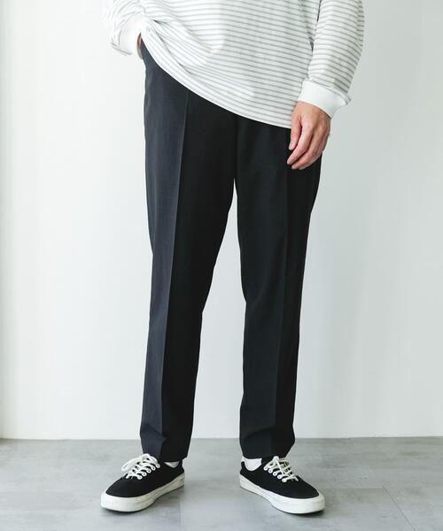 URBAN RESEARCH DOORS(アーバンリサーチドアーズ)の「『イージーケア/速乾/UVカット』クイックドライ テーパードトラウザー(その他パンツ・メンズ・ホワイト系その他/グリーン/ネイビー/チャコールグレー・SMALL/MEDIUM/X-LARGE/LARGE)」の1枚目の写真