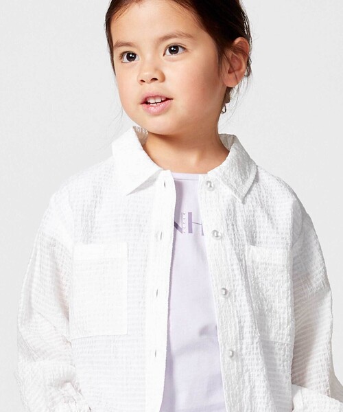 BeBe(ベベ)の「シアーチェックオーバーシャツ+ロゴ半袖Tシャツセット(100~160cm)(シャツ/ブラウス・キッズ・ブルー/ホワイト・130cm/150cm/140cm)」の6枚目の写真