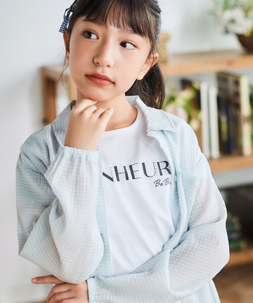 BeBe(ベベ)の「シアーチェックオーバーシャツ+ロゴ半袖Tシャツセット(100~160cm)(シャツ/ブラウス・キッズ・ブルー/ホワイト・130cm/150cm/140cm)」の9枚目の写真