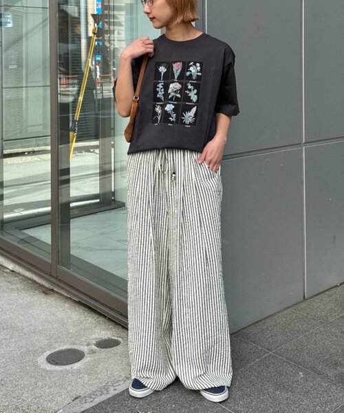CIAOPANIC TYPY(チャオパニックティピー)の「【UNISEX】【プラスサイズあり】フラワーコレクションTEE(Tシャツ/カットソー・レディース・グレー/チャコールグレー/ホワイト・MEDIUM/XX-LARGE/LARGE)」の4枚目の写真