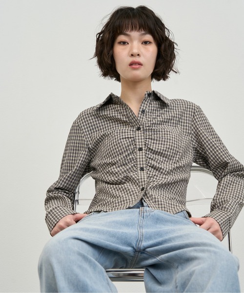NUJOH(ヌゾ)の「Check Shirring Fit Shirt / チェックシャーリングフィットシャツ(シャツ/ブラウス・レディース・ブルー/アイボリー/チャコールグレー・FREE)」の2枚目の写真
