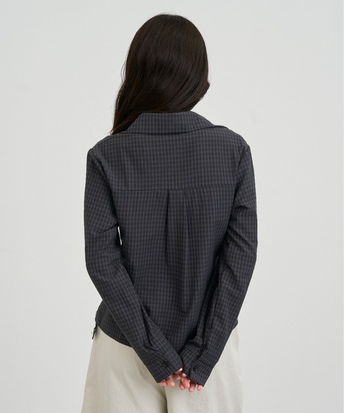 NUJOH(ヌゾ)の「Check Shirring Fit Shirt / チェックシャーリングフィットシャツ(シャツ/ブラウス・レディース・ブルー/アイボリー/チャコールグレー・FREE)」の21枚目の写真