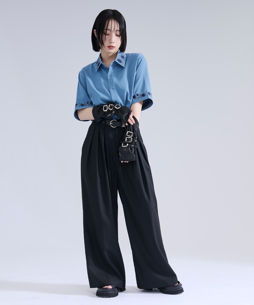 Ellno Loset(エルノロゼット)の「【機能性付き】ローズ刺繍トロミSSシャツ(シャツ/ブラウス・メンズ・ブルー/チャコール/オフホワイト/ブラック/ブラック系その他/ダークブラウン・LARGE/SMALL/MEDIUM)」の15枚目の写真