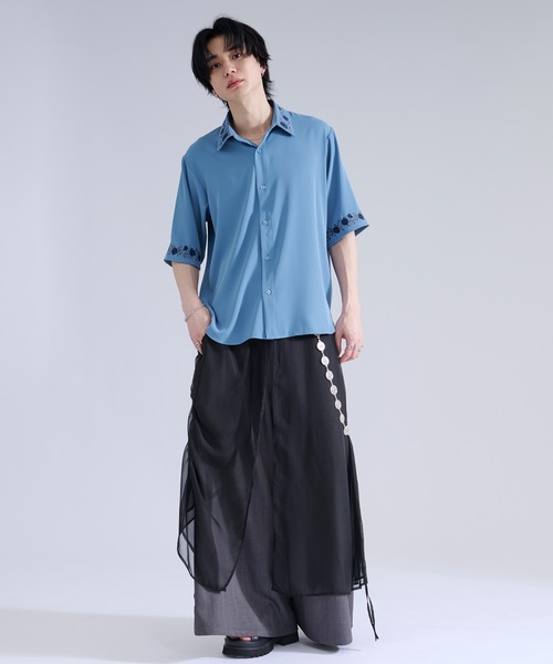 Ellno Loset(エルノロゼット)の「【機能性付き】ローズ刺繍トロミSSシャツ(シャツ/ブラウス・メンズ・ブルー/チャコール/オフホワイト/ブラック/ブラック系その他/ダークブラウン・LARGE/SMALL/MEDIUM)」の9枚目の写真