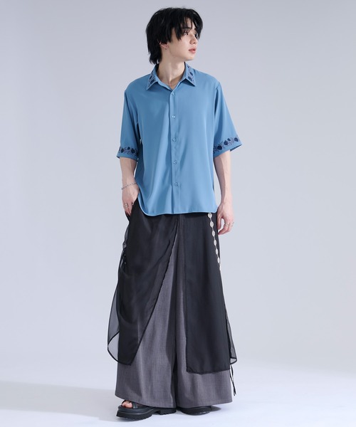 Ellno Loset(エルノロゼット)の「【機能性付き】ローズ刺繍トロミSSシャツ(シャツ/ブラウス・メンズ・ブルー/チャコール/オフホワイト/ブラック/ブラック系その他/ダークブラウン・LARGE/SMALL/MEDIUM)」の10枚目の写真