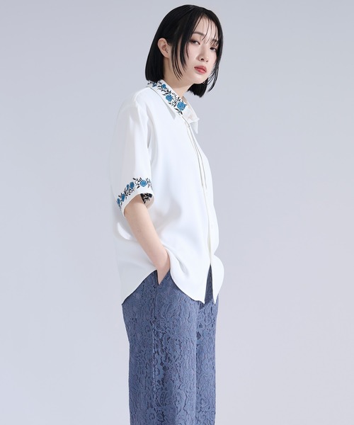 Ellno Loset(エルノロゼット)の「【機能性付き】ローズ刺繍トロミSSシャツ(シャツ/ブラウス・メンズ・ブルー/チャコール/オフホワイト/ブラック/ブラック系その他/ダークブラウン・LARGE/SMALL/MEDIUM)」の22枚目の写真