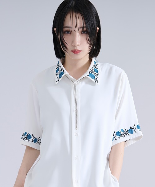 Ellno Loset(エルノロゼット)の「【機能性付き】ローズ刺繍トロミSSシャツ(シャツ/ブラウス・メンズ・ブルー/チャコール/オフホワイト/ブラック/ブラック系その他/ダークブラウン・LARGE/SMALL/MEDIUM)」の17枚目の写真