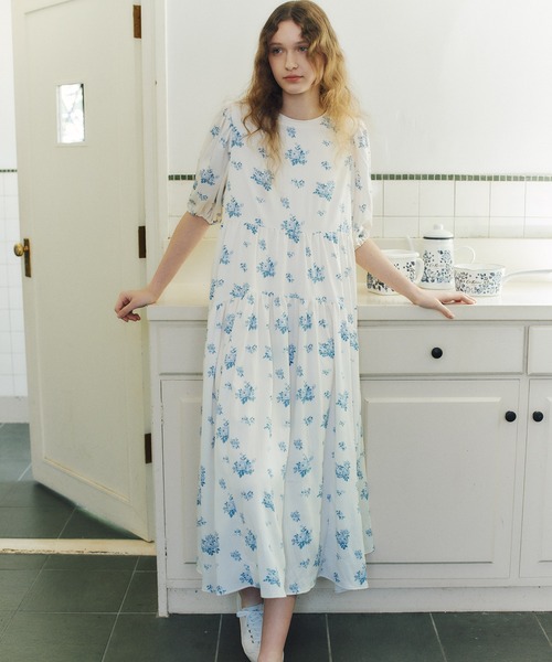 Cath Kidston(キャスキッドソン)の「パフスリーブ ティアードワンピース(ワンピース・レディース・サックスブルー/ブラック/アイボリー・FREE)」の3枚目の写真
