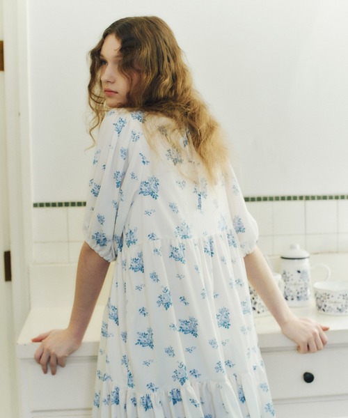 Cath Kidston(キャスキッドソン)の「パフスリーブ ティアードワンピース(ワンピース・レディース・サックスブルー/ブラック/アイボリー・FREE)」の10枚目の写真