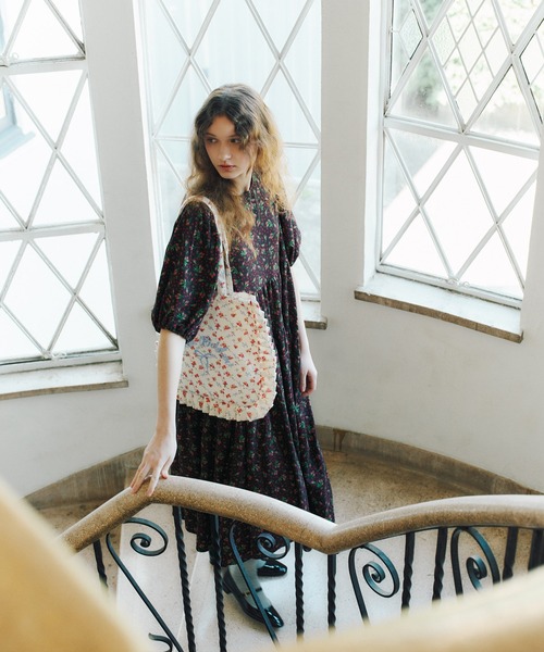 Cath Kidston(キャスキッドソン)の「パフスリーブ ティアードワンピース(ワンピース・レディース・サックスブルー/ブラック/アイボリー・FREE)」の18枚目の写真