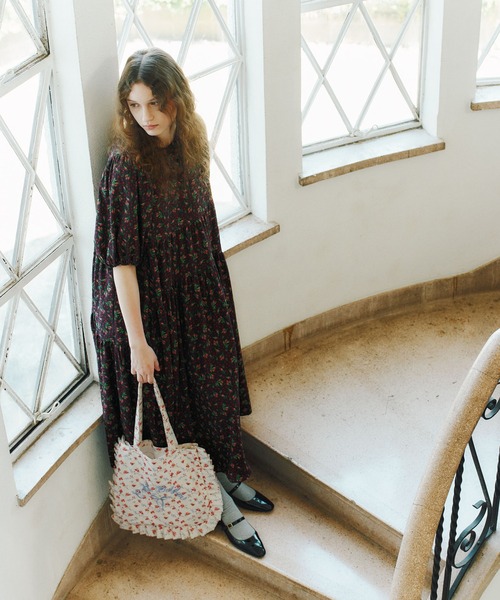 Cath Kidston(キャスキッドソン)の「パフスリーブ ティアードワンピース(ワンピース・レディース・サックスブルー/ブラック/アイボリー・FREE)」の21枚目の写真