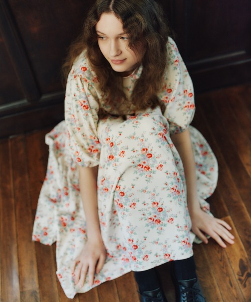 Cath Kidston(キャスキッドソン)の「パフスリーブ ティアードワンピース(ワンピース・レディース・サックスブルー/ブラック/アイボリー・FREE)」の16枚目の写真
