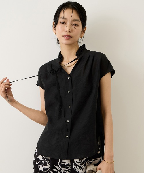 ROPE'(ロペ)の「【WEB限定カラー】スタンドフリルスキッパーブラウス(無地・ピンストライプ)/イージーケア(シャツ/ブラウス・レディース・ブラック/ブルー/ホワイト系その他/ピンク・FREE)」の3枚目の写真