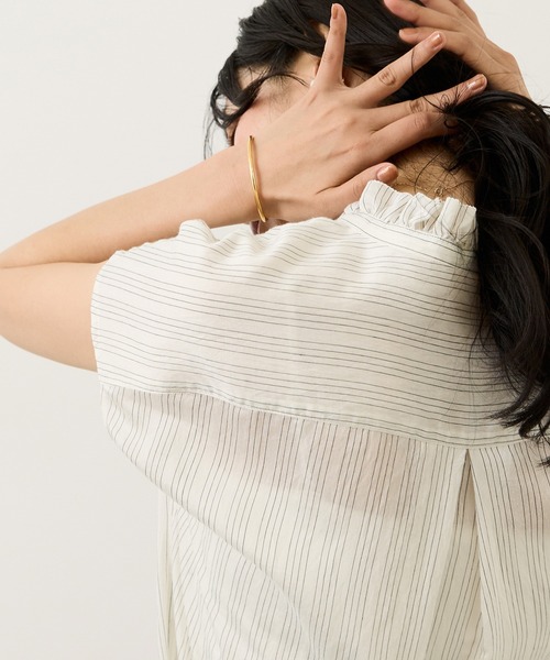 ROPE'(ロペ)の「【WEB限定カラー】スタンドフリルスキッパーブラウス(無地・ピンストライプ)/イージーケア(シャツ/ブラウス・レディース・ブラック/ブルー/ホワイト系その他/ピンク・FREE)」の8枚目の写真