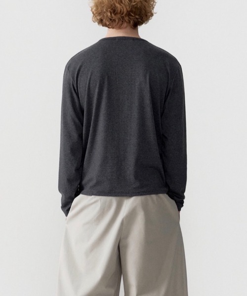 ESC STUDIO(イーエスシースタジオ)の「【ESC STUDIO】covered button henley / 【イーエスシーステュディオ】カバードボタンヘンリー長袖Tシャツ(Tシャツ/カットソー・メンズ・チャコール/ホワイト・ONE SIZE)」の14枚目の写真