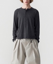 ESC STUDIO（イーエスシースタジオ）の「【ESC STUDIO】covered button henley / 【イーエスシーステュディオ】カバードボタンヘンリー長袖Ｔシャツ（Tシャツ/カットソー）」