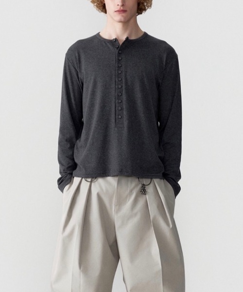 ESC STUDIO(イーエスシースタジオ)の「【ESC STUDIO】covered button henley / 【イーエスシーステュディオ】カバードボタンヘンリー長袖Tシャツ(Tシャツ/カットソー・メンズ・チャコール/ホワイト・ONE SIZE)」の12枚目の写真