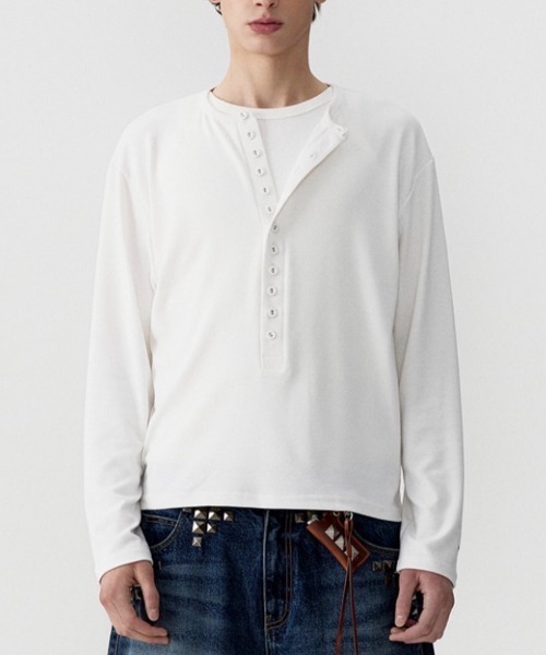 ESC STUDIO(イーエスシースタジオ)の「【ESC STUDIO】covered button henley / 【イーエスシーステュディオ】カバードボタンヘンリー長袖Tシャツ(Tシャツ/カットソー・メンズ・チャコール/ホワイト・ONE SIZE)」の5枚目の写真