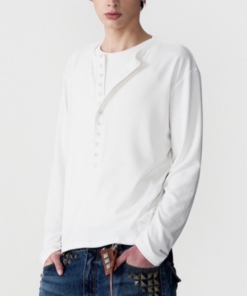 ESC STUDIO(イーエスシースタジオ)の「【ESC STUDIO】covered button henley / 【イーエスシーステュディオ】カバードボタンヘンリー長袖Tシャツ(Tシャツ/カットソー・メンズ・チャコール/ホワイト・ONE SIZE)」の6枚目の写真